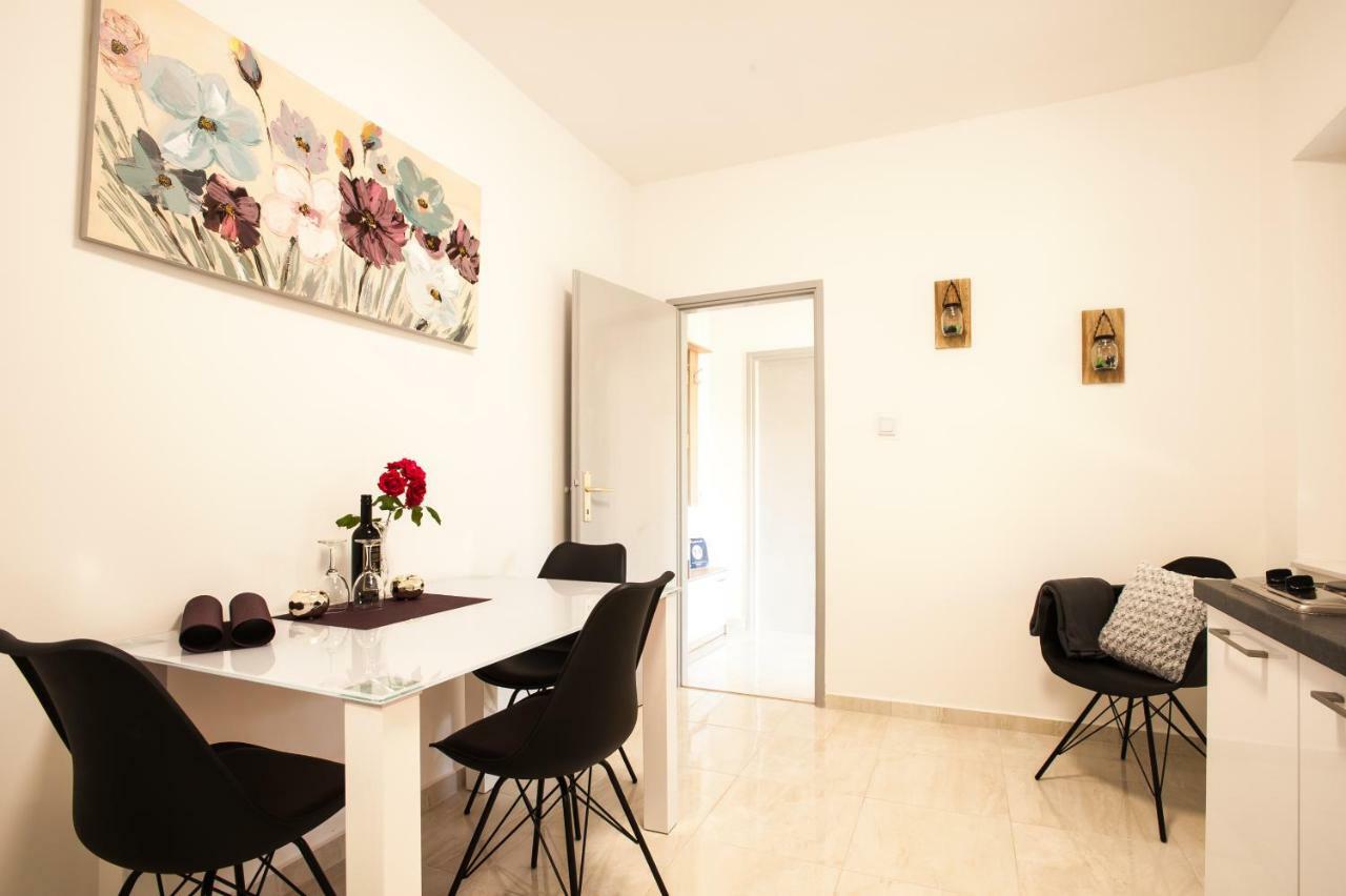 Apartment Aria